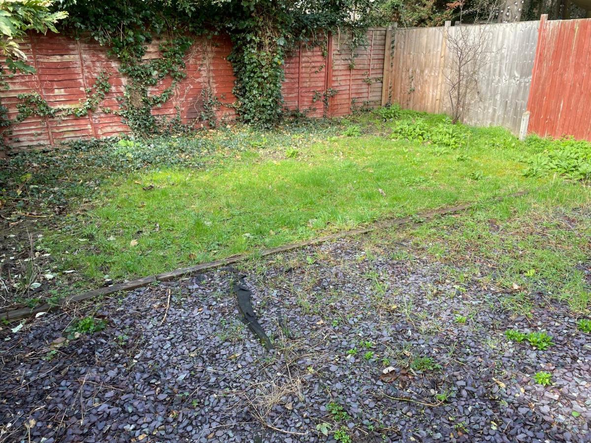 Super Convenient For Central London - Large 2 Double Bed Apartment 30 Seconds Walk To Platform Train Station And 19 Mins To London Waterloo Dış mekan fotoğraf